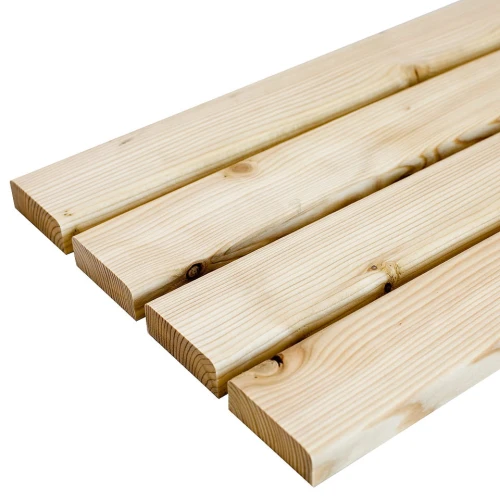 Kantówka z modrzewia syberyjskiego o przekroju 20x55 mm i długości 4000 mm, klasa AB. Kantówka fazowana wzdłuż dwóch krawędzi.
